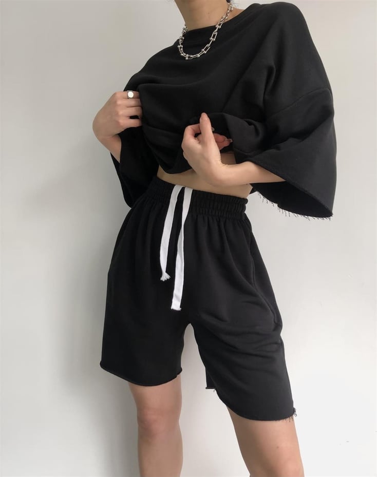 ست تیشرت و شلوارک مشکی ست تیشرت و شلوارک مشکی