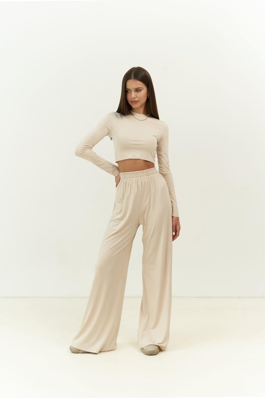 ست شلوار با کراپ کوتاه آستین بلند کرم ست شلوار با کراپ کوتاه آستین بلند کرم