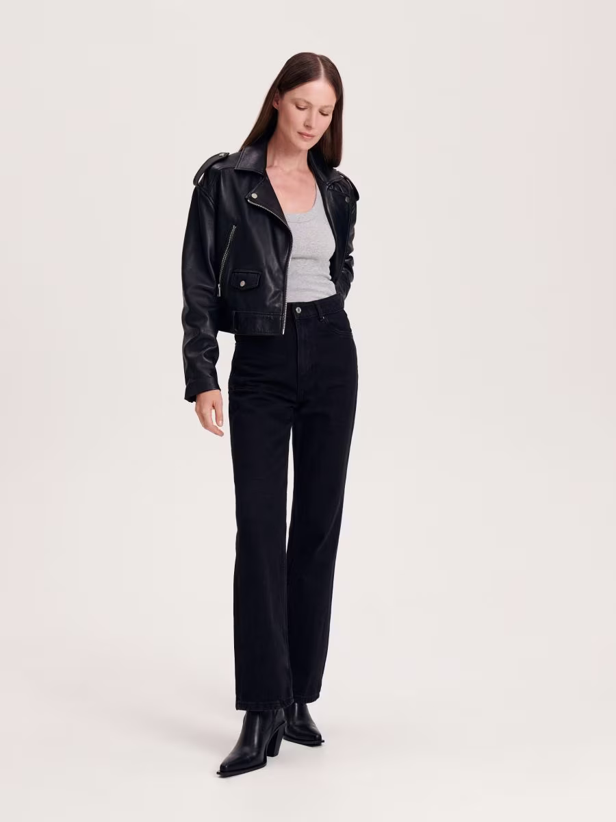 Straight traperice black Straight traperice black