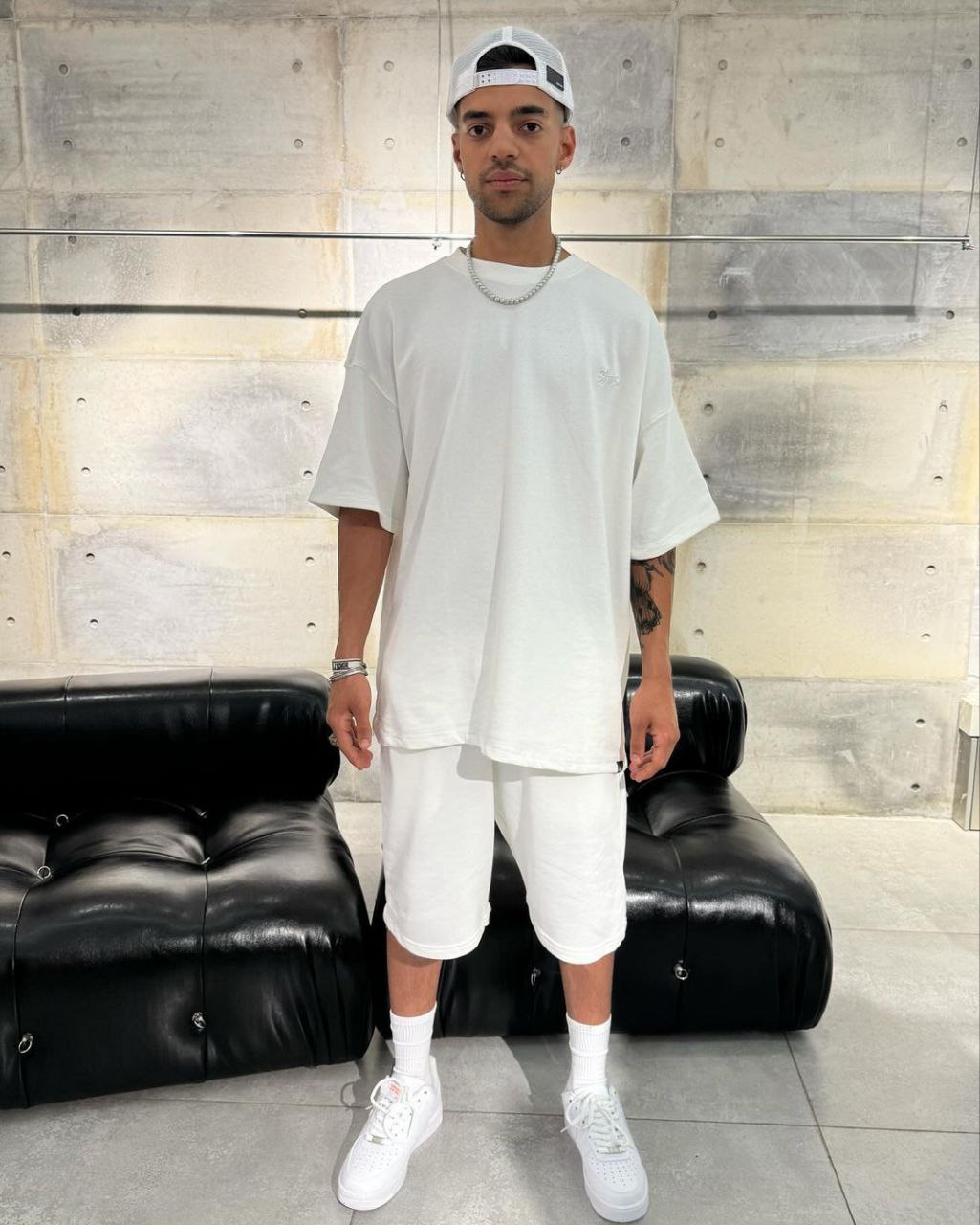 تیشرت و شلوارک سفید P&B تیشرت و شلوارک سفید P&B