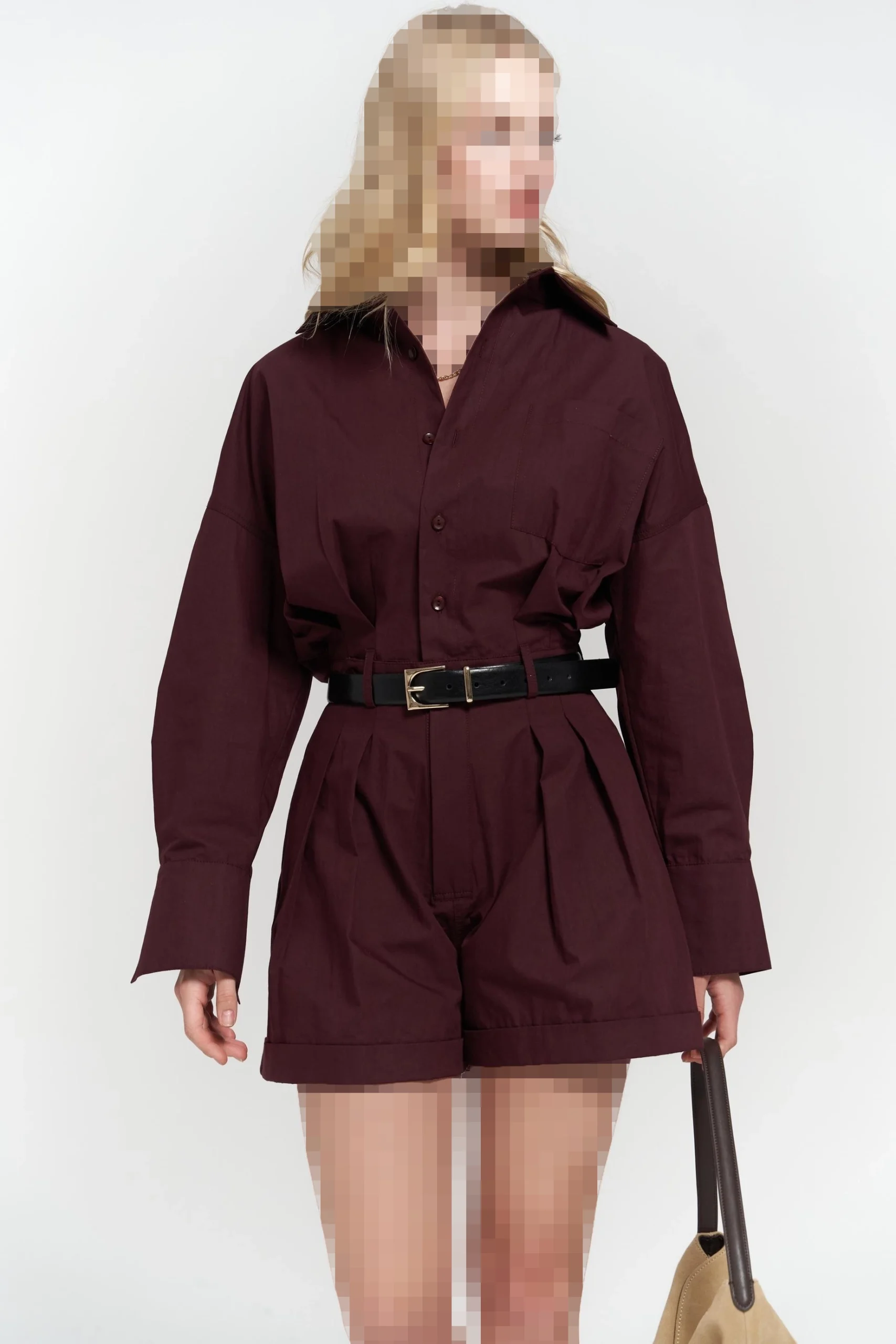 لباس کوتاه زرشکی با جزئیات کمربند موآن لباس کوتاه زرشکی با جزئیات کمربند موآن