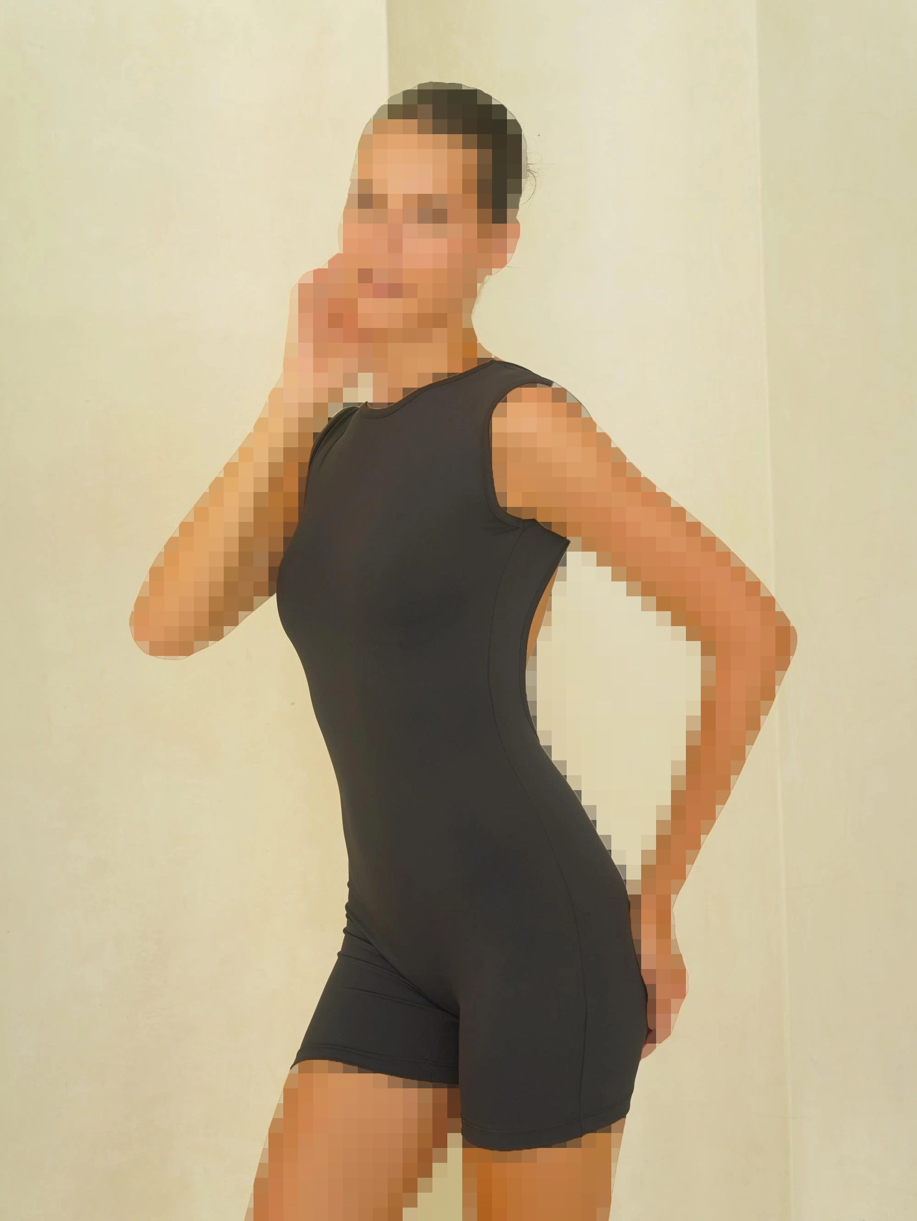 سرهمی کوتاه مشکی بدون پشت نیاما سرهمی کوتاه مشکی بدون پشت نیاما