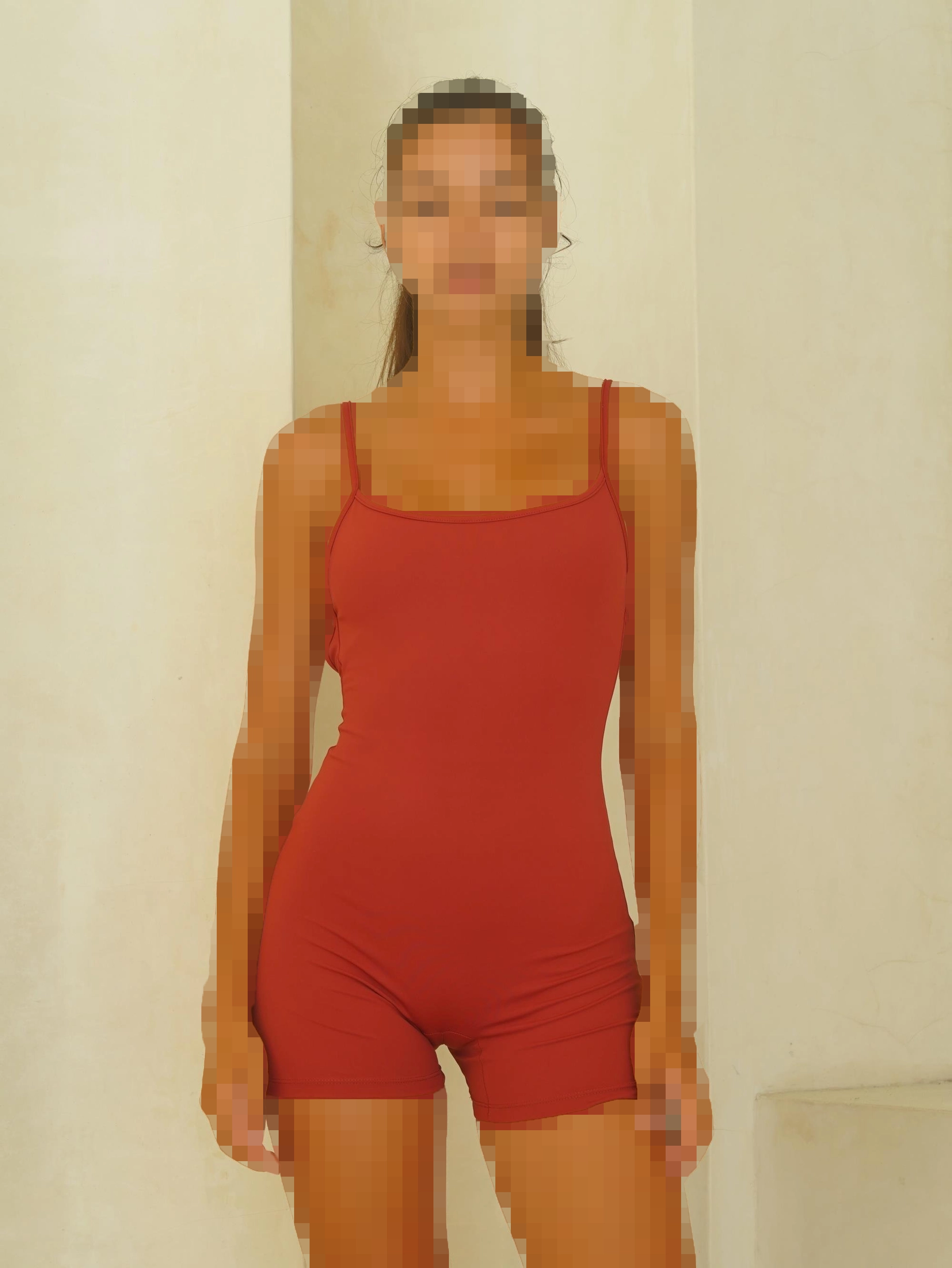 سرهمی کوتاه قرمز بدون پشت Stance سرهمی کوتاه قرمز بدون پشت Stance