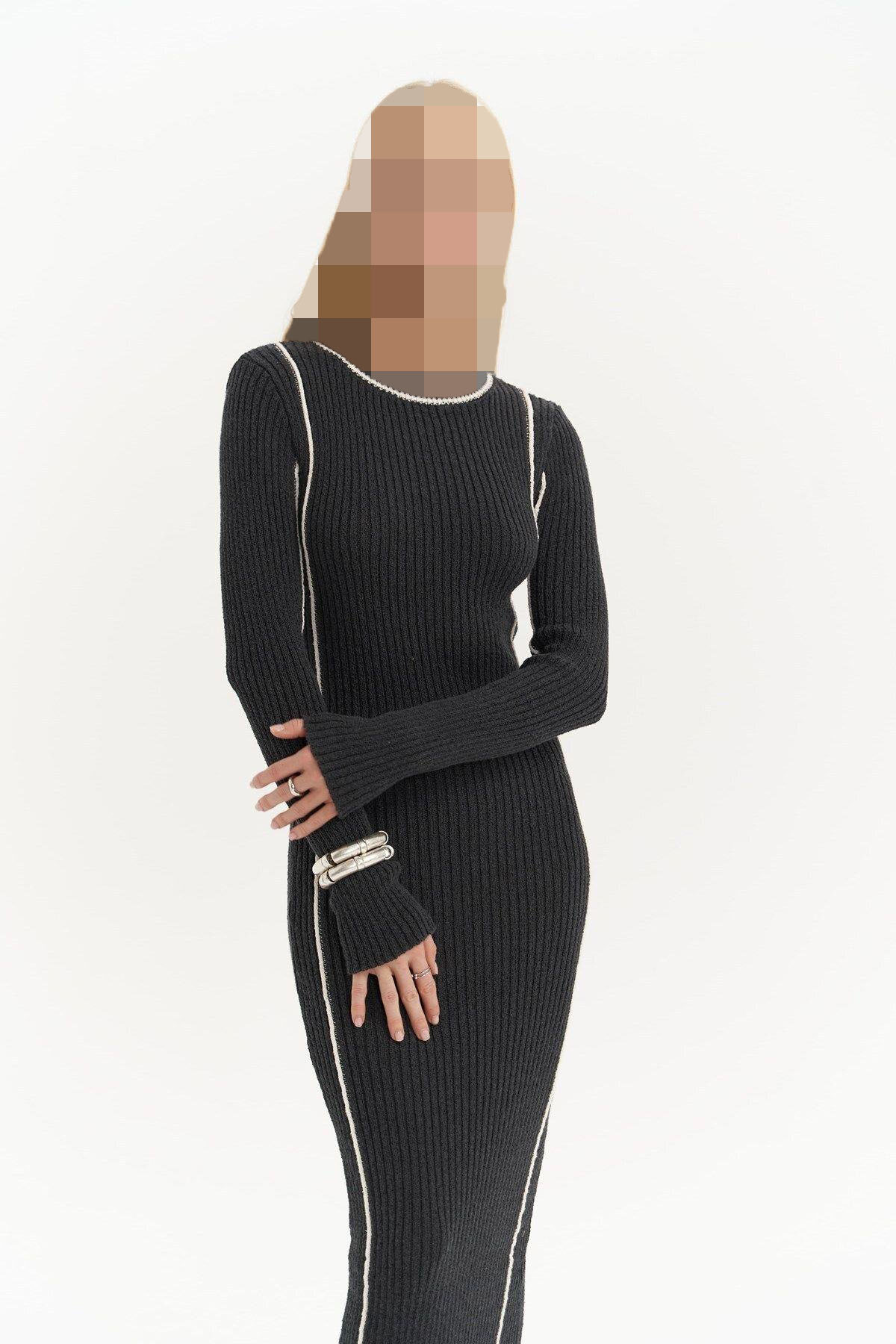 بافت طوسی با جزئیات نواری آستون بافت طوسی با جزئیات نواری آستون