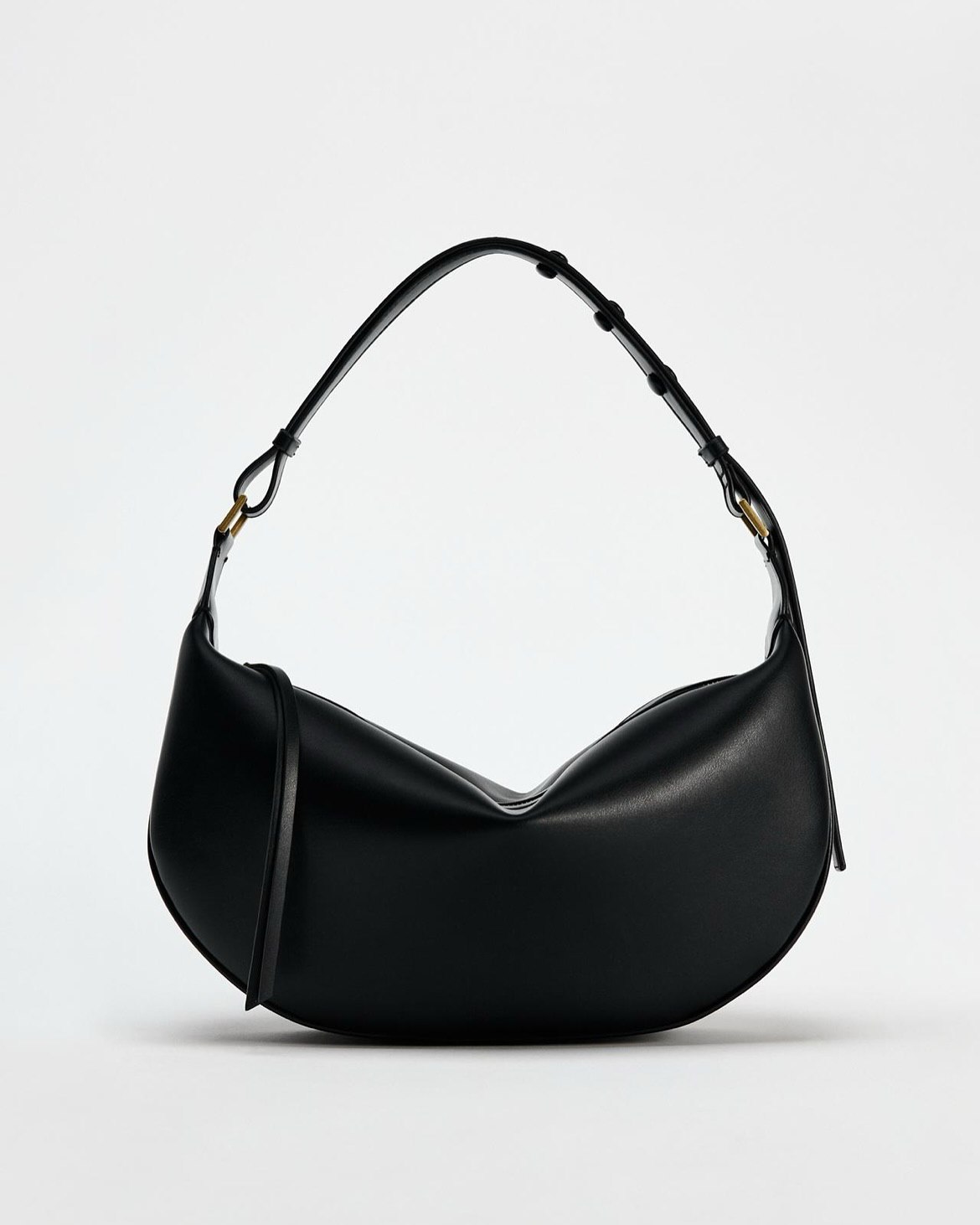 photo_۲۰۲۵-۱۰-۱۳_۱۸-۴۴-۲۲ OVAL BLACK SHOULDER BAG